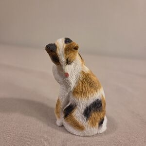 BATH TIME GROOMING CALICO CAT FIGURINE